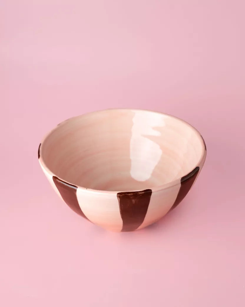 Keraminis salotų dubuo Ø21cm 1.5L / Rožinio šokolado juostelės – detalės vaizdas | Beata Nicholson