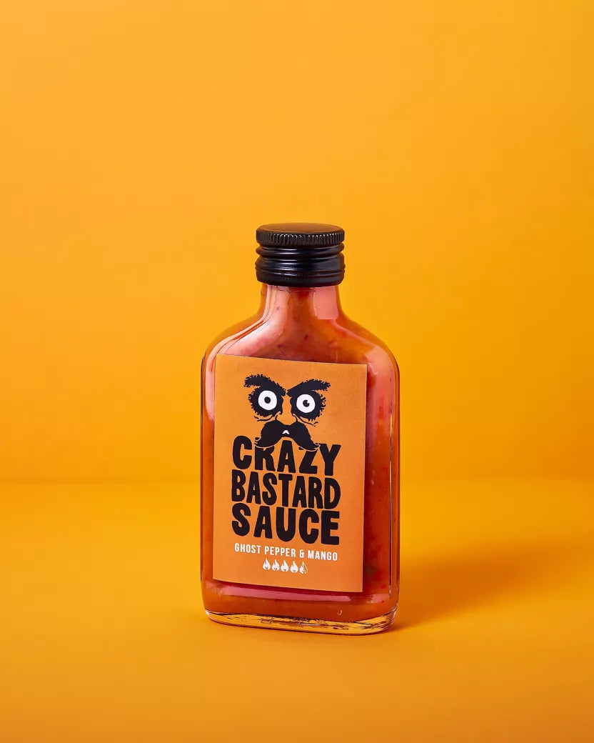 Crazy Bastard aštrus padažas - vaiduokliniai pipirai ir mangas 100ml – šoninis vaizdas | Beata Nicholson