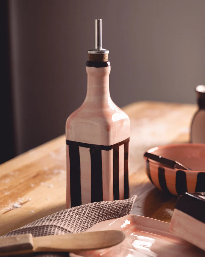 „Šokolado“ aliejaus buteliukas, 475 ml – stilizacijos vaizdas | Beata Nicholson