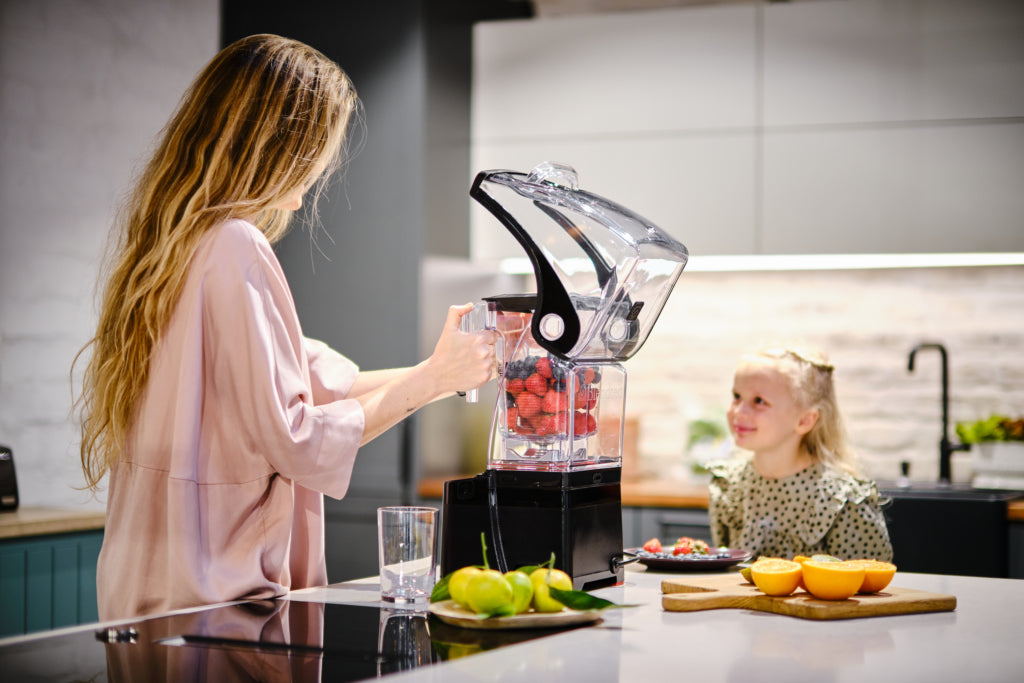 Blendtec Professional 800 gaminant maistą virtuvėje