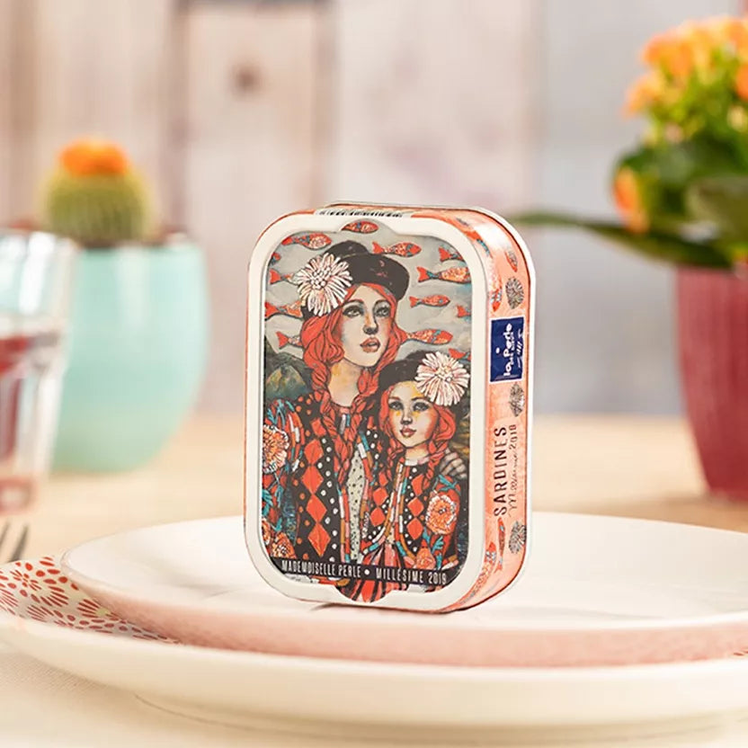 Derliaus sardinės 2019 m. COSSAIS „Mis Pearl ir Capucine Peru“