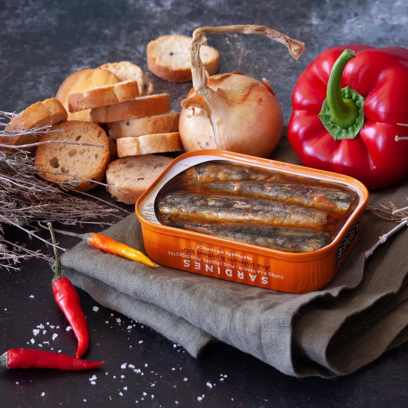 Sardinės al. aliejuje su ekologiškomis paprikomis ir čili | Ferrigno – galinis vaizdas | Beata Nicholson