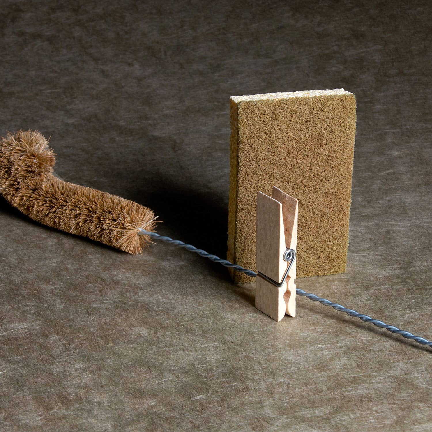 Žalios ir rudos ekologiškos šveitimo kempinės – 2 vnt. rinkinys