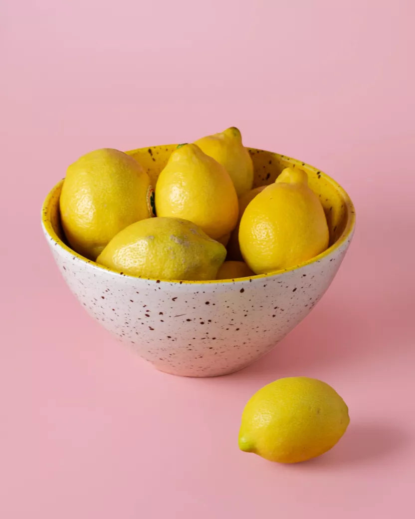 Keramikinis salotų dubuo Ø21cm 1.5L / Baltai ir geltonai margas CINAMONAS – galinis vaizdas | Beata Nicholson