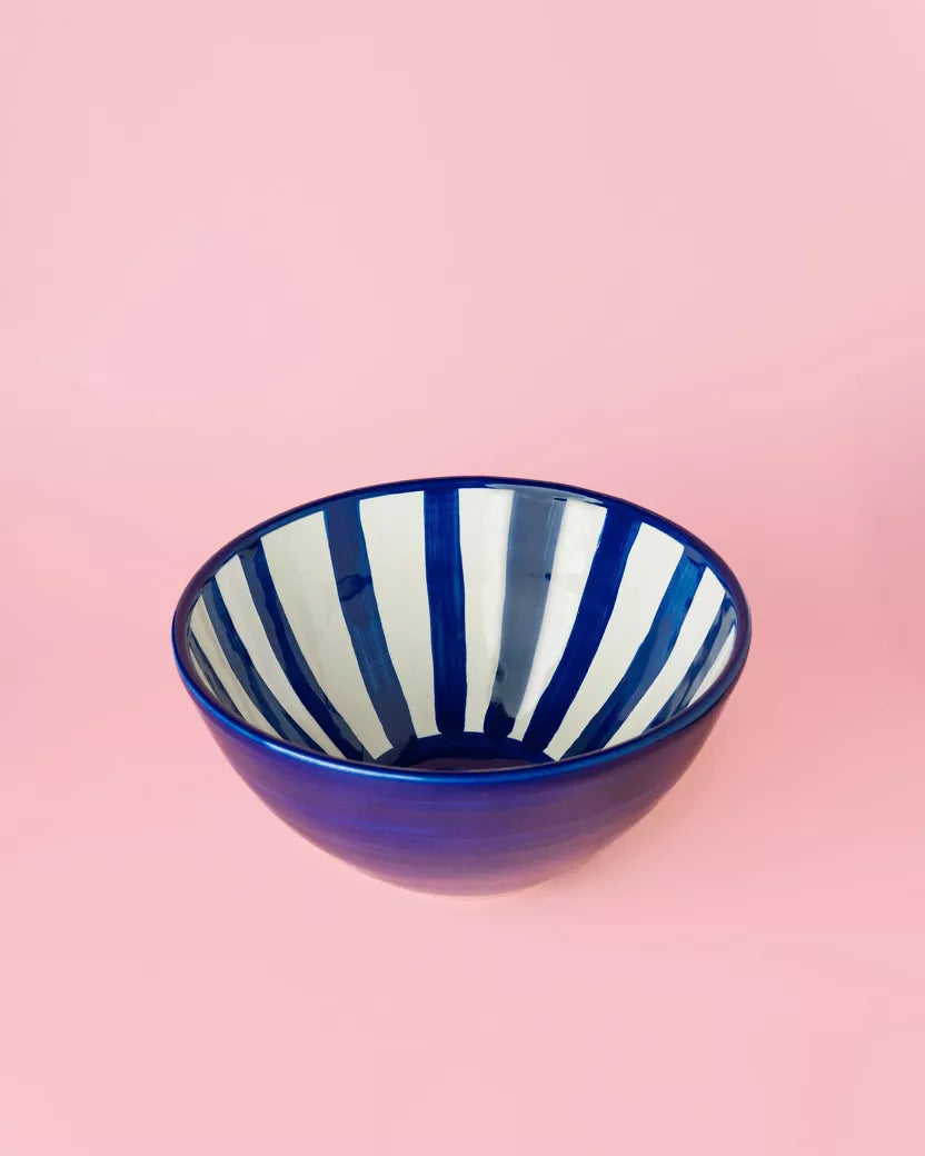 Amatininkų keraminis serviravimo dubuo – mėlyna ir balta / Costa Azul – priekinis vaizdas | Beata Nicholson