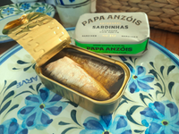 Rūkytos sardinės su pirmojo spaudimo alyvuogių aliejumi | Papa Anzóis – detalės vaizdas | Beata Nicholson