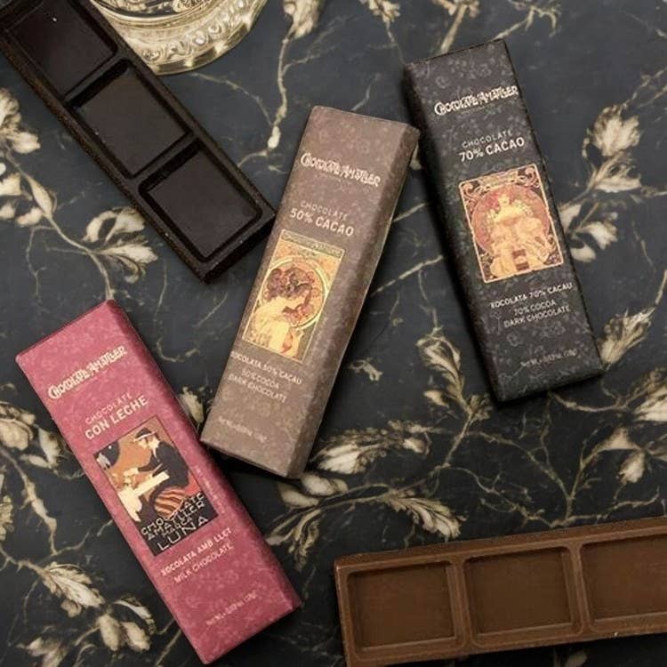 Pieninis šokoladas - Chocolate Amatller - 18g – šoninis vaizdas | Beata Nicholson