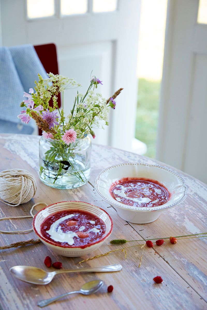 Beatos Nicholson knyga "Taste Lithuania"