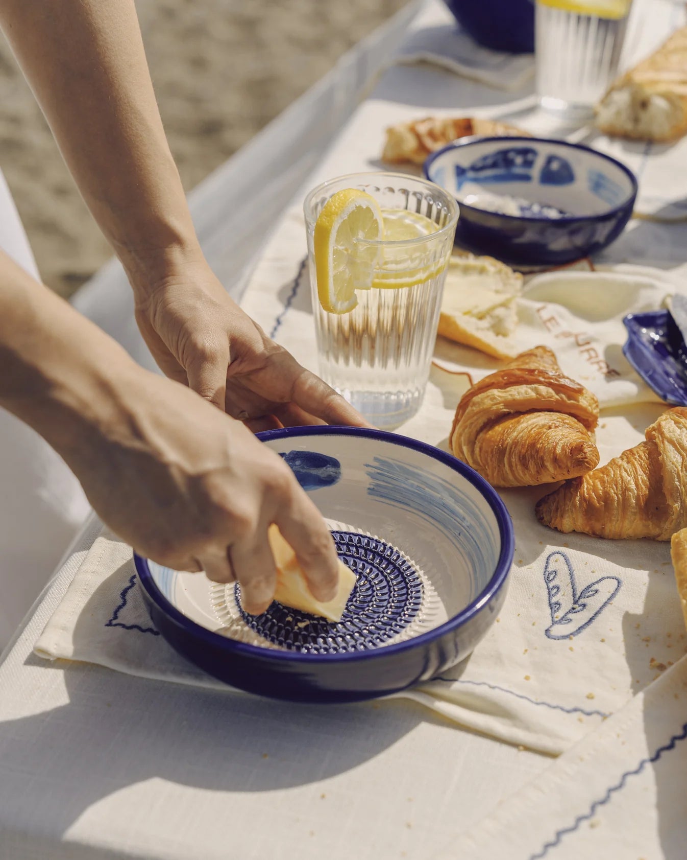 Vidutinė keraminė tarkavimo lėkštė / Tunas