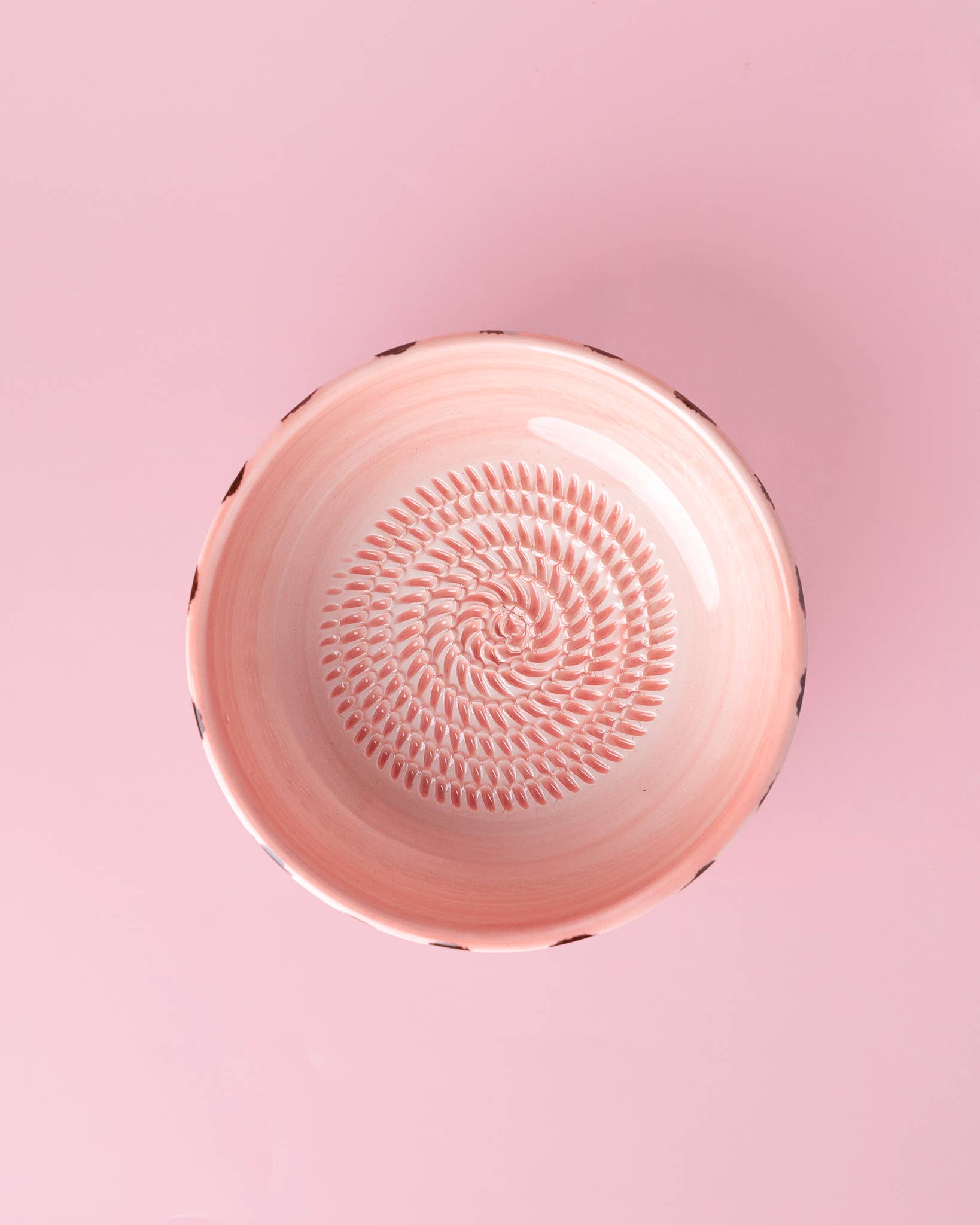 Vidutinio dydžio vintažinis keramikos dubenėlis-tarka rožinės ir rudos spalvos - ŠOKOLADAS