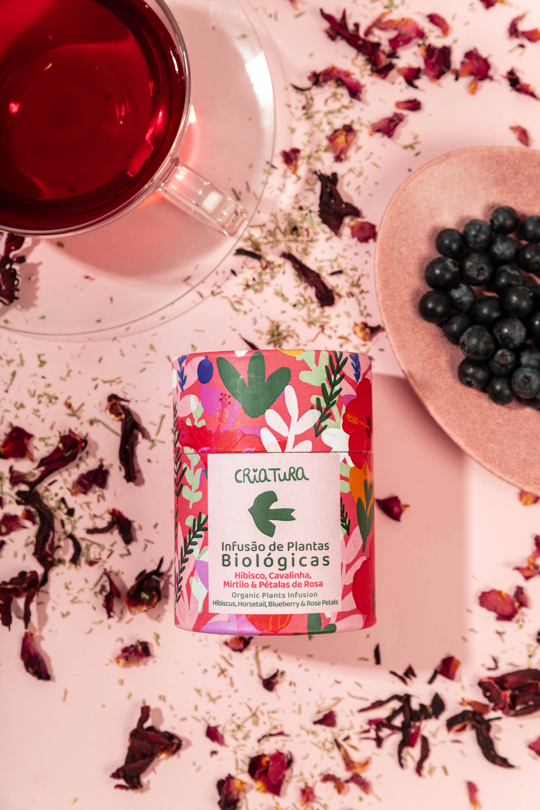 Žolelių arbata – hibiskų, mėlynių ir rožių žiedlapių