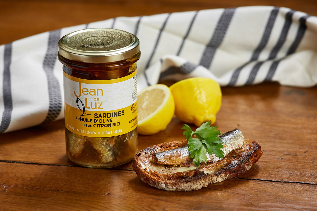 Sardinės alyvuogių aliejuje su citrina, 270 g | Jean de Luz – patiekimo idėja (sardinės ant duonos su sviestu) | Beata Nicholson