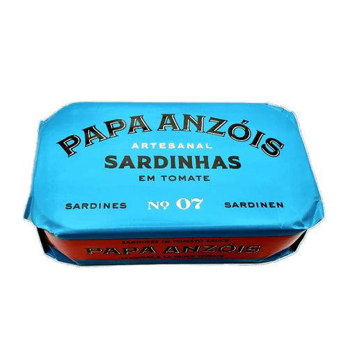 Sardinės pomidorų padaže su pirmojo šalto spaudimo alyvuogių aliejumi | Papa Anzóis No. 7 – priekinis vaizdas | Beata Nicholson