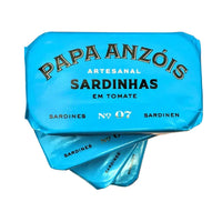 Sardinės pomidorų padaže su pirmojo šalto spaudimo alyvuogių aliejumi | Papa Anzóis No. 7 – šoninis vaizdas | Beata Nicholson